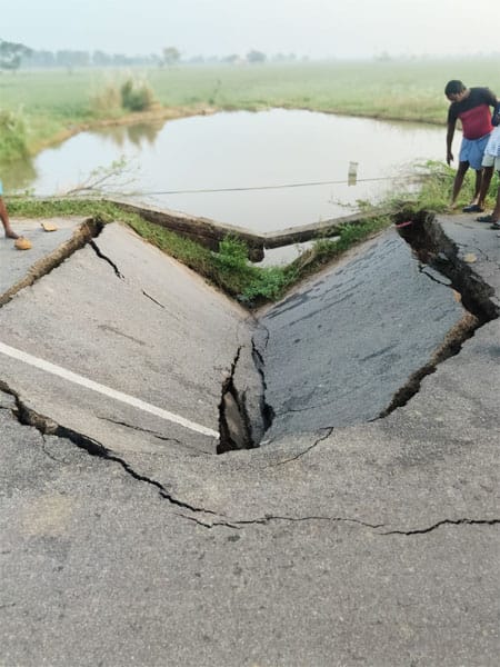 శ్రీకాళహస్తి – తడ రహదారి మార్గంలో హఠాత్తుగా కూలిన ఏడు గుండాల కల్వర్టు