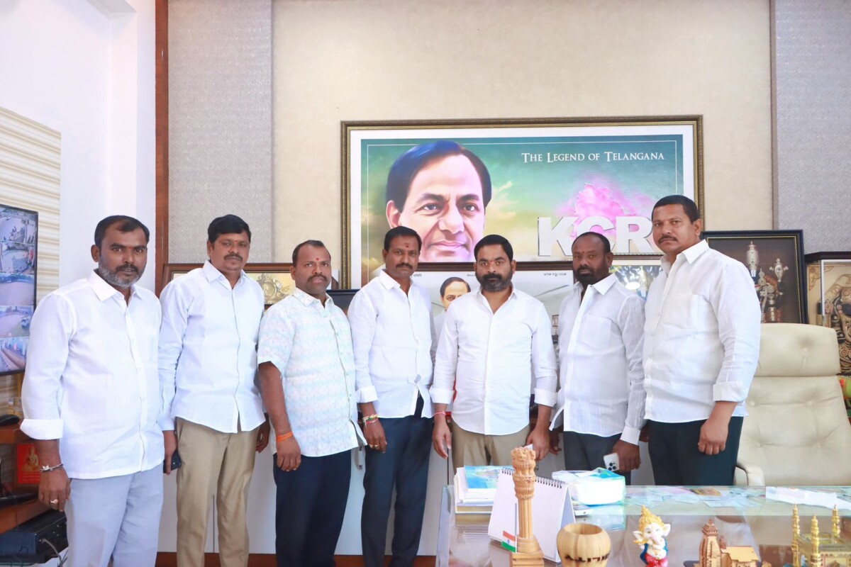 ఎమ్మెల్సీ శంభీపూర్ రాజు గారిని కలిసిన ప్రజలు