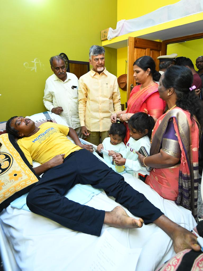 కుప్పం టీడీపీ నేత త్రిలోక్ కు చంద్రబాబు పరామర్శ