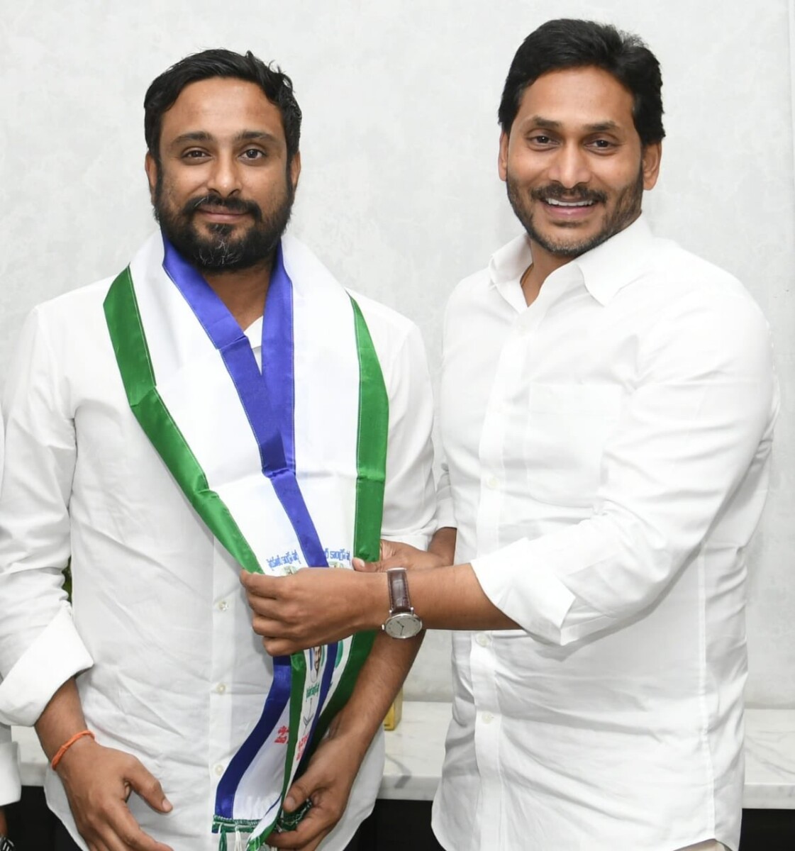 వైసీపీలో చేరిన మాజీ క్రికెటర్‌ అంబటి రాయుడు