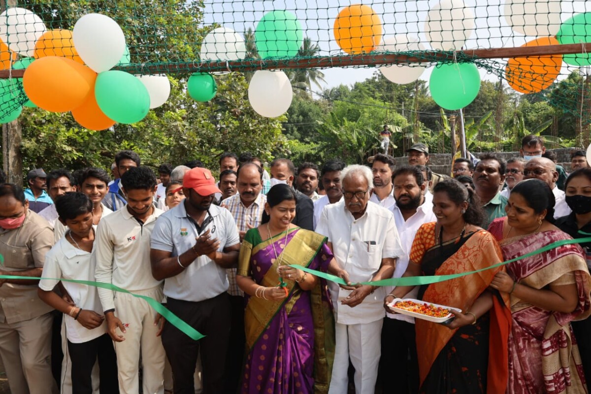 కొవ్వూరులో క్రికెట్ అకాడమీని ప్రారంభించిన హోంమంత్రి తానేటి వనిత