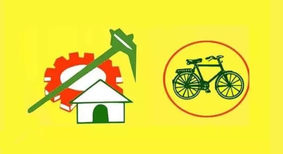 నలుగురు ఎమ్మెల్యేలపై అనర్హత పిటిషన్‌కు TDP నిర్ణయం