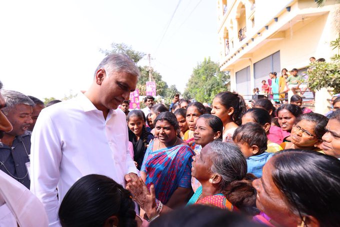 కాంగ్రెస్ ఇచ్చిన హామీలను నెరవేర్చాలని కోరుకుందాం : హరీష్ రావు