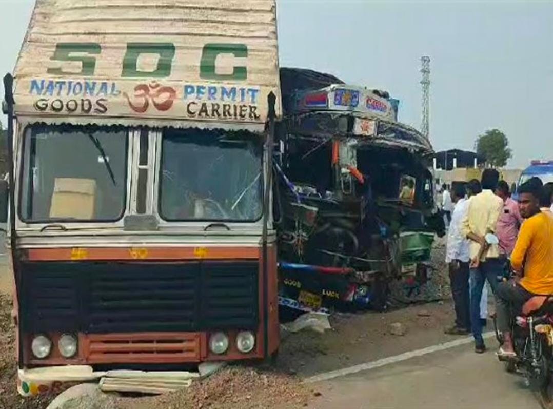 ఆసిఫాబాద్ జిల్లాలో ఘోర రోడ్డు ప్రమాదం: తల్లి కొడుకుల మృతి