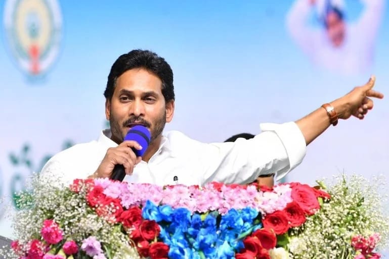 చంద్రబాబుకు పక్క పార్టీలు, పక్క రాష్ట్రంలో కూడా స్టార్ క్యాంపెయినర్లు ఉన్నారు.. నాకెవరూ లేరు: జగన్