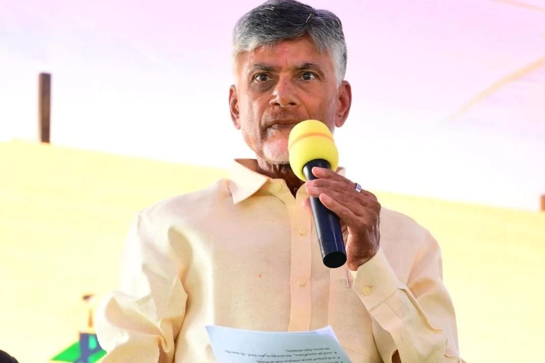 పార్టీ మారిన ఎమ్మెల్యేల అనర్హతపై స్పీకర్ కు తన అభిప్రాయాన్ని పంపిన చంద్రబాబు