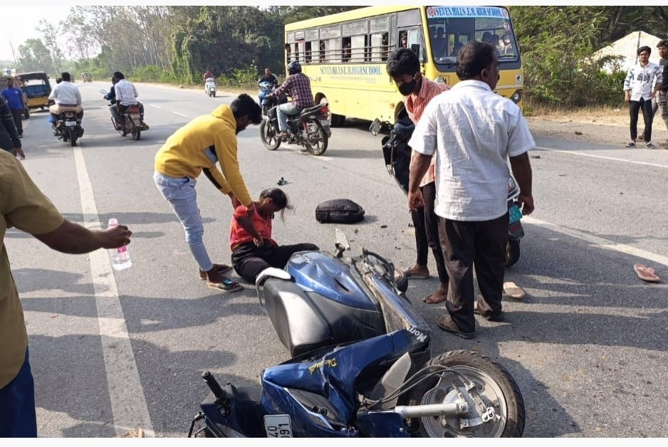 రెండు ద్విచక్ర వాహనాలు డీ కొని నలుగురికి గాయాలు