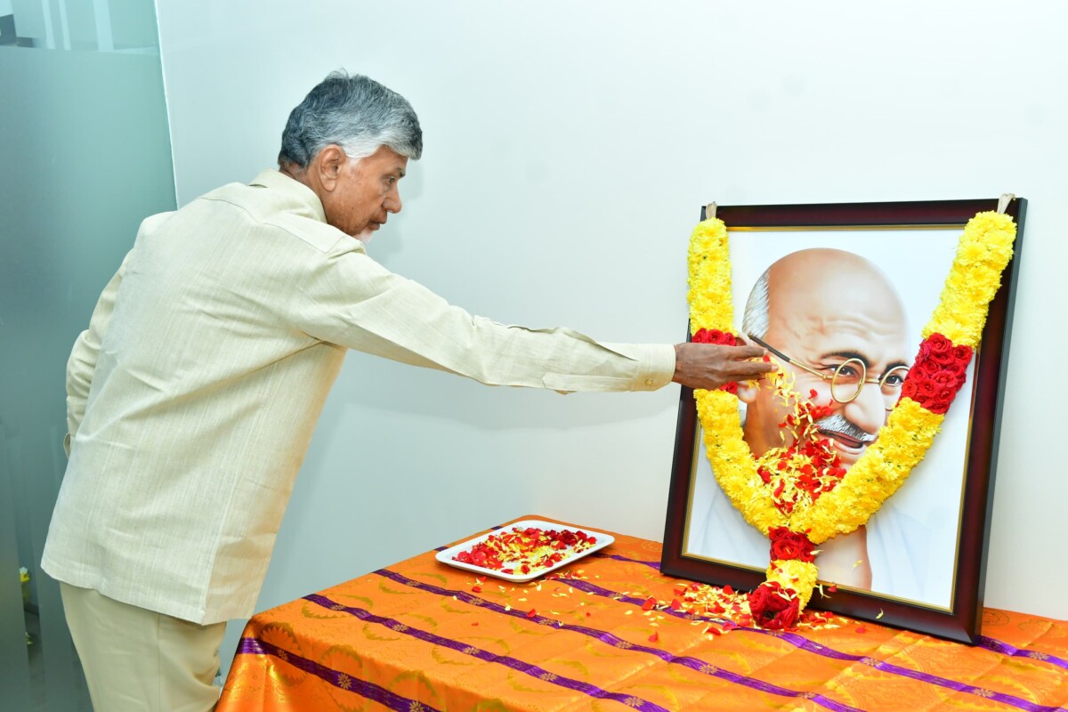 గాంధీ వర్థంతిని అమరవీరుల సంస్మరణ దినంగా పాటిస్తున్నాం