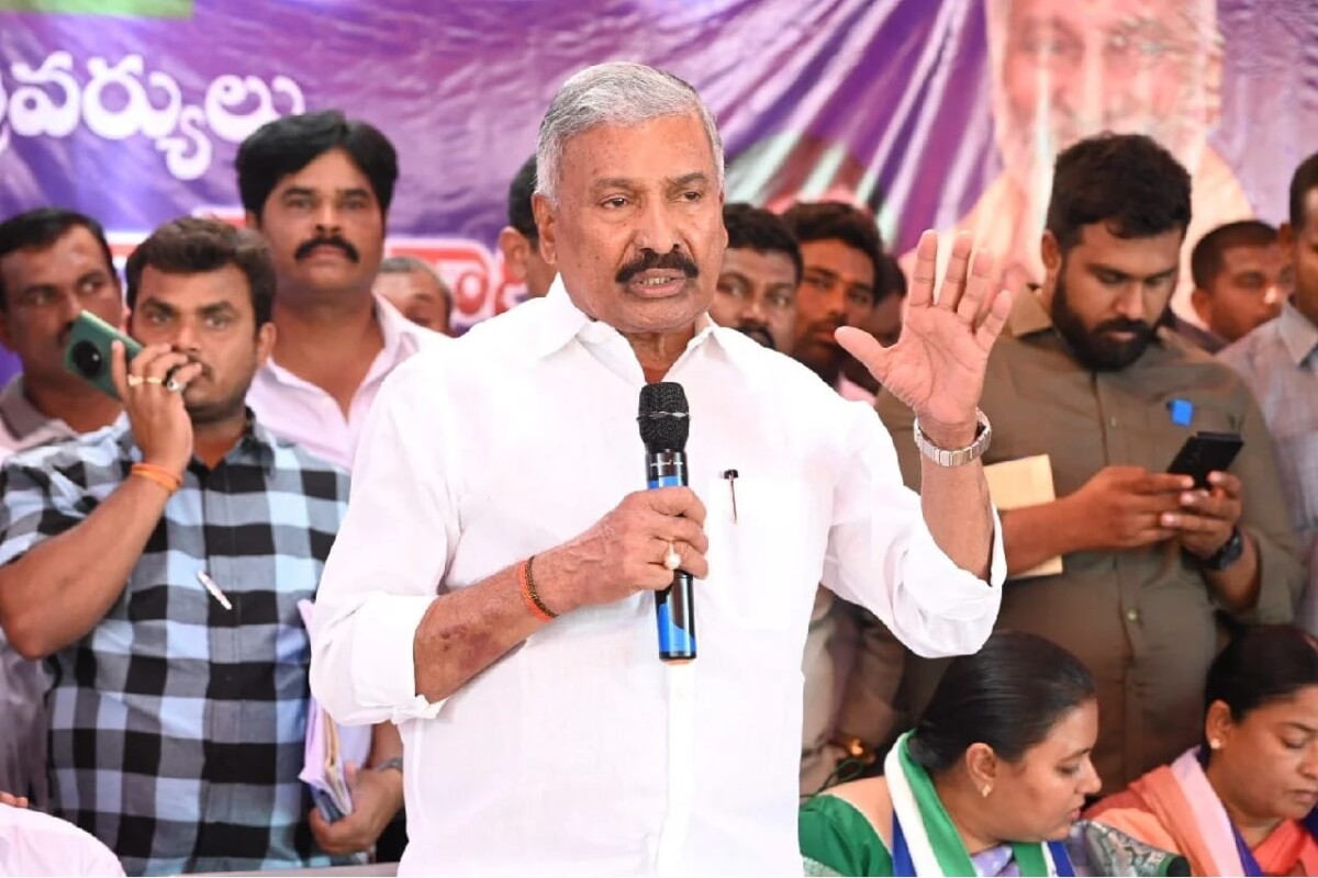 చంద్రబాబు ఉచ్చులో ఉన్నంత కాలం షర్మిల మాకు రాజకీయ శత్రువే: మంత్రి పెద్దిరెడ్డి