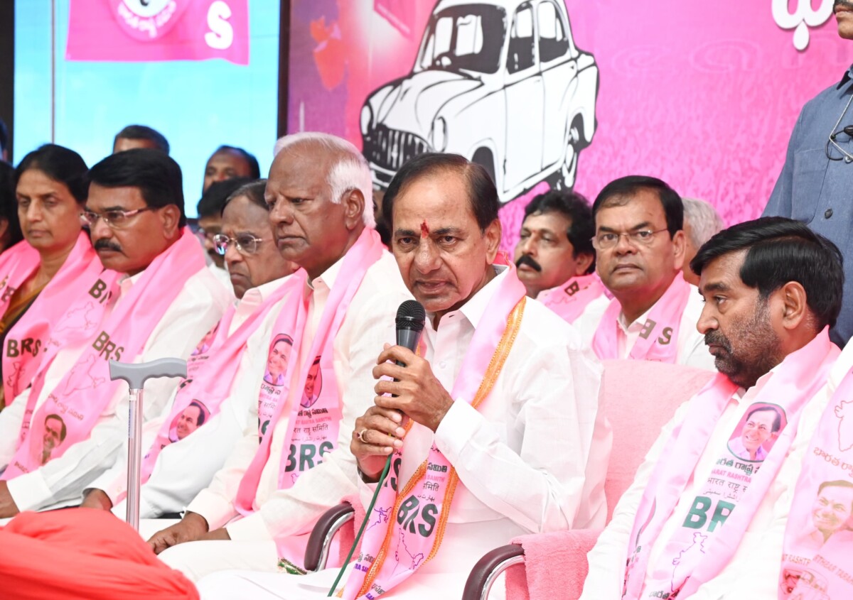 నన్ను ఎవరూ టచ్ చేయలేరు: KCR