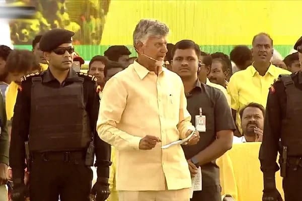 వాలంటీర్లకు మేం వ్యతిరేకం కాదు… కానీ!: చంద్రబాబు