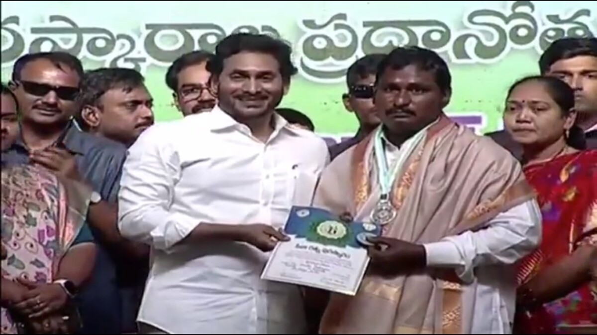 వరుసగా 4వ ఏడాది..వాలంటీర్లకు అభినందన