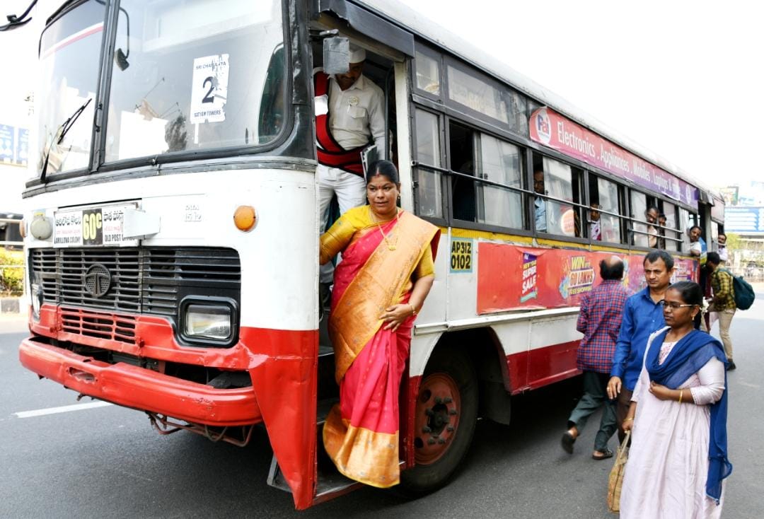 ప్రజా రవాణాను ఉపయోగిద్దాం – నగర కాలుష్యాన్ని అరికడదాం