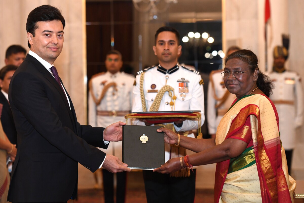 ENVOYS OF FIVE NATIONS PRESENT CREDENTIALS TO THE PRESIDENT OF INDIA