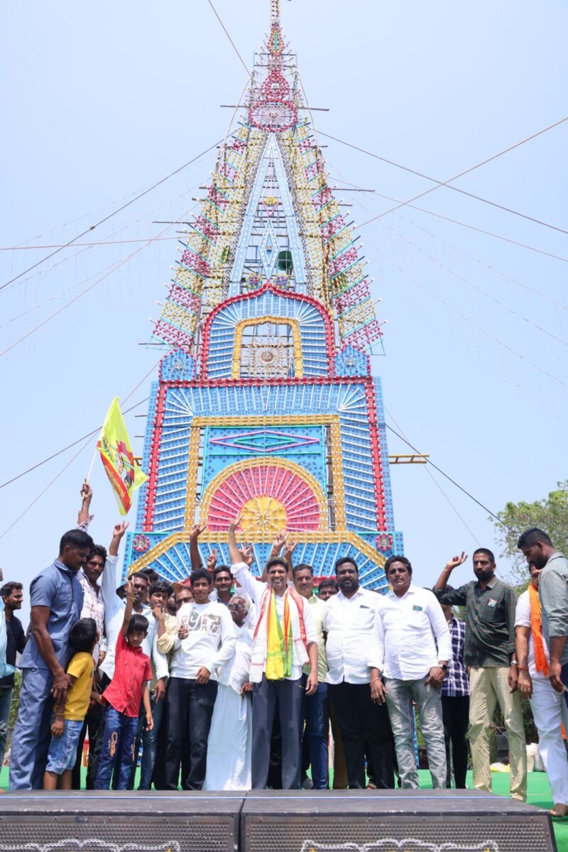 మల్లేశ్వరస్వామి దర్శనంలో డా. పెమ్మసాని