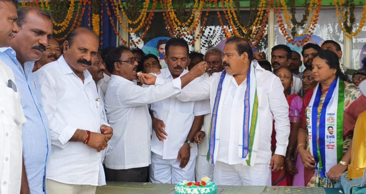 తిరువూరు నియోజకవర్గ వైసిపి కార్యాలయంలో ‘YSRCP 14వ ఆవిర్భావ దినోత్సవ వేడుకలు