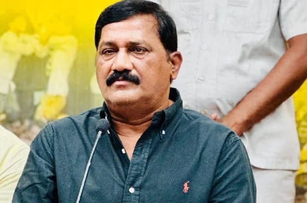 గంటా శ్రీనివాసరావుకు బ్యాంక్‌ అధికారుల నోటీసులు