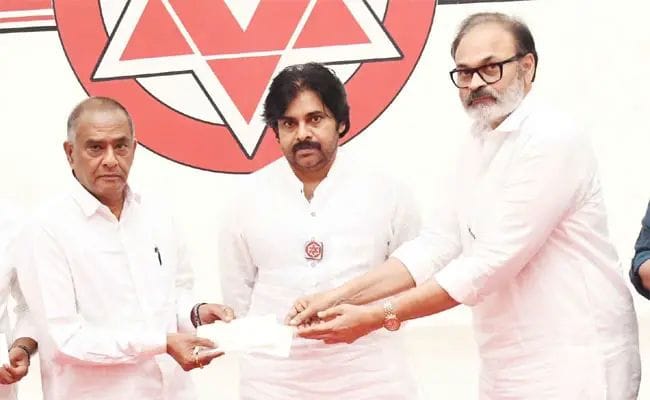 అలాంటి వారి స్ఫూర్తితో.. పార్టీ కోసం పవన్ కల్యాణ్ రూ.10 కోట్ల విరాళం