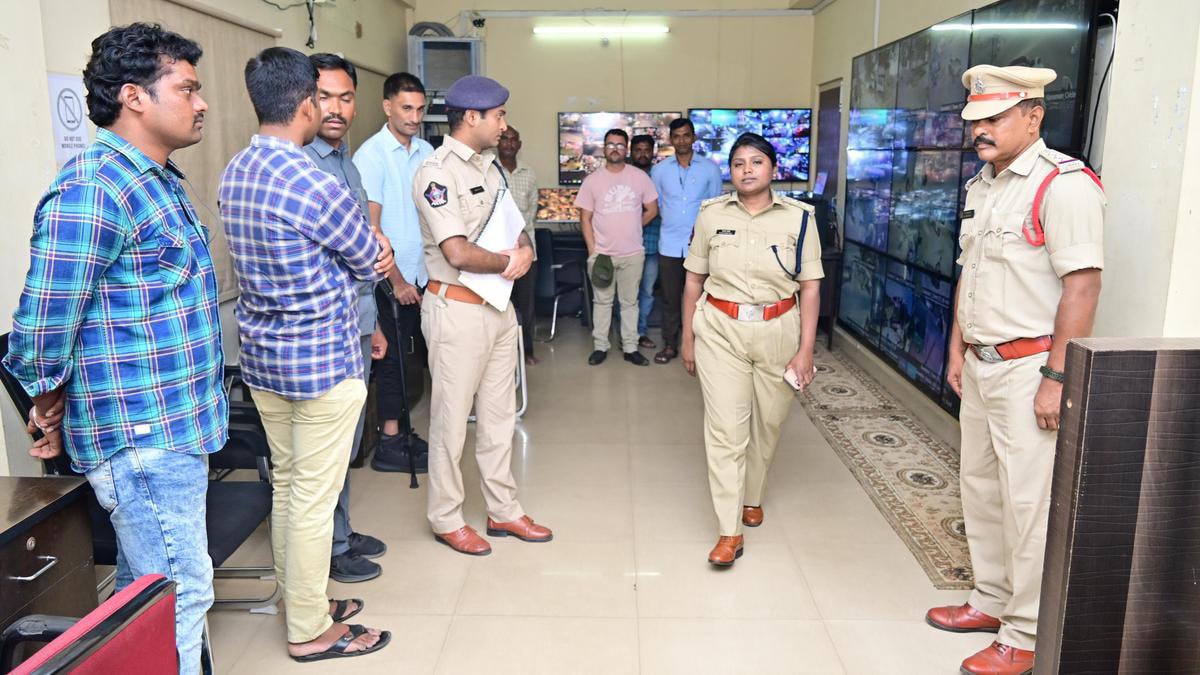 High Alert in Tadipatri : డిపత్రిలో పోలీసుల హై అలర్ట్‌- తేడా వస్తే చచ్చేదాక స్టేషన్ల చుట్టూ తిరగాల్సిందే- నేతలకు అధికారుల హెచ్చరిక!