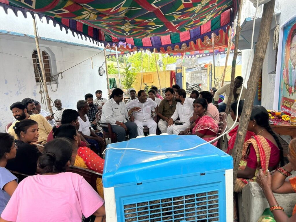 Former MLA and former ministers paid tributes to former corporator Dontula Lingam