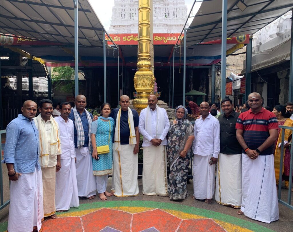 Peddapalli MLA who visited Srikalahasteeshwara Swamy and Kanakadurga Amma of Vijayawada