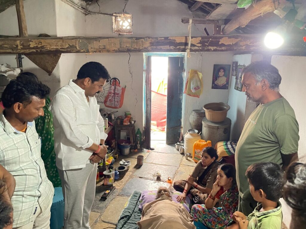 BJP leaders Challa Narayana Reddy visited the families of many deceased in Kataram and Mahadevapur mandals