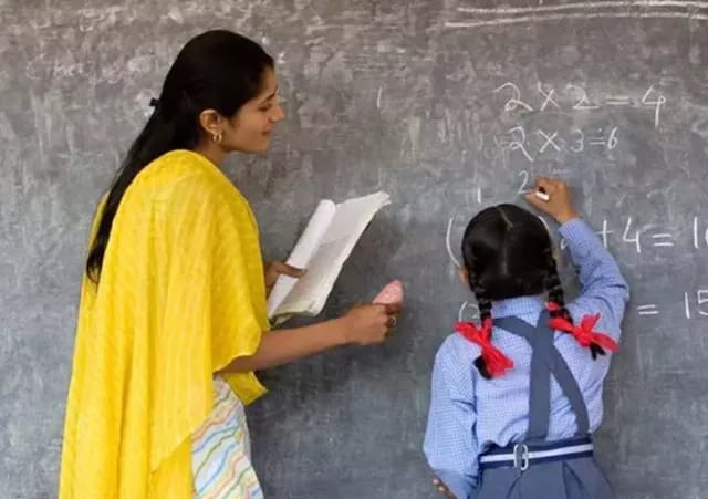 School Assistants : 10 వేల మందికి స్కూల్‌ అసిస్టెంట్లుగా ప్రమోషన్!