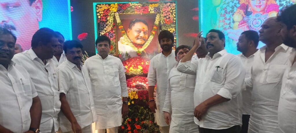 Sridhar Babu, the IT dud of the state, garlanded the picture