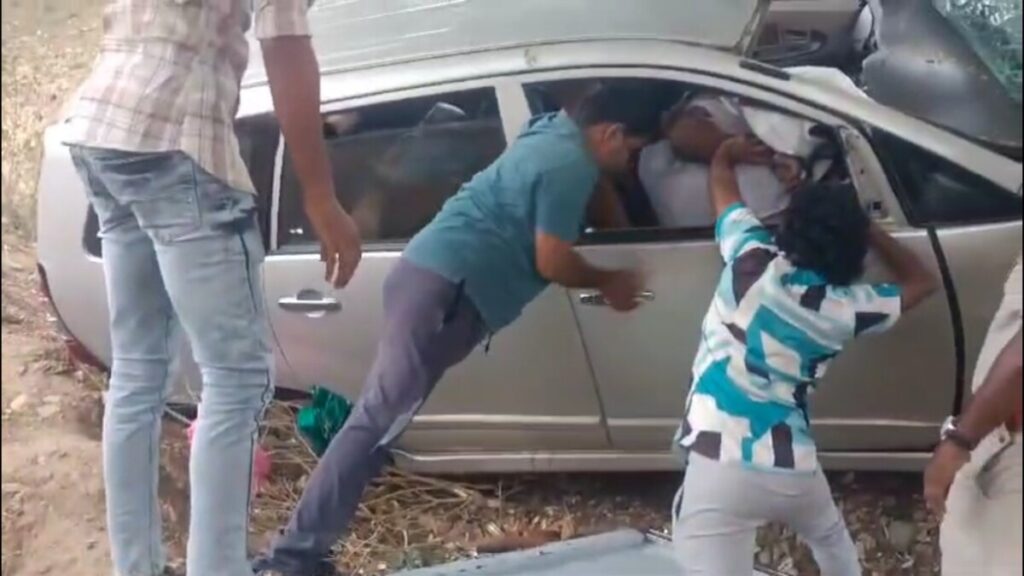 Palnadu district _Vinukonda_ road accident three killed