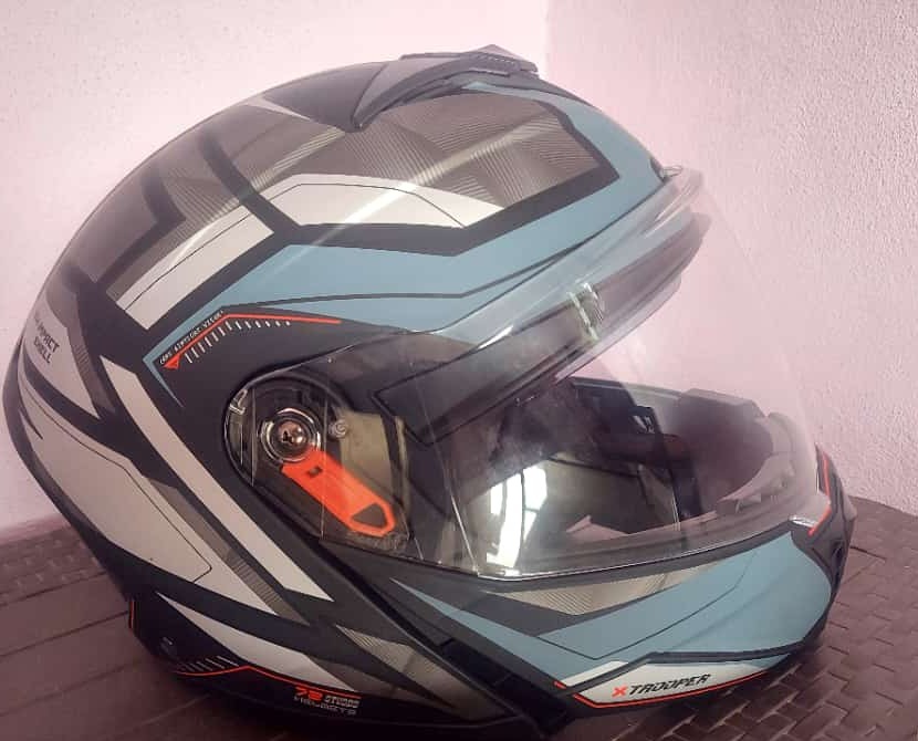 Helmets : హెల్మెట్లపై హైకోర్టు సీరియస్