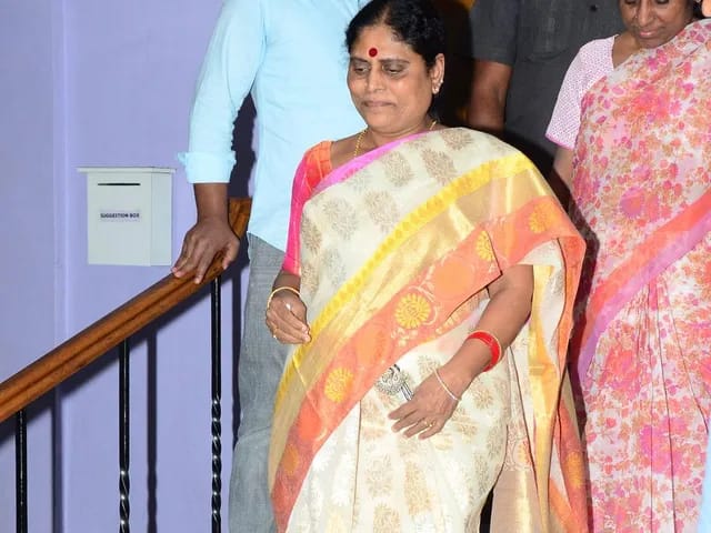 Vijayamma : జాతీయ కాంగ్రెస్ పార్టీ వేదికపై విజయమా?