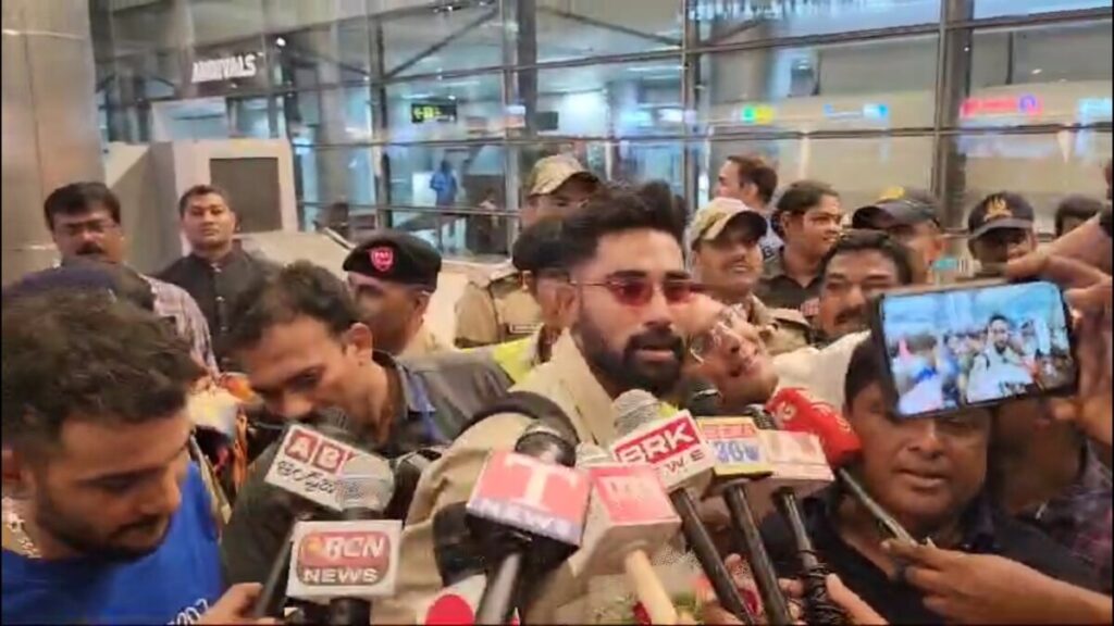 Indian cricketer Siraj reached Hyderabad