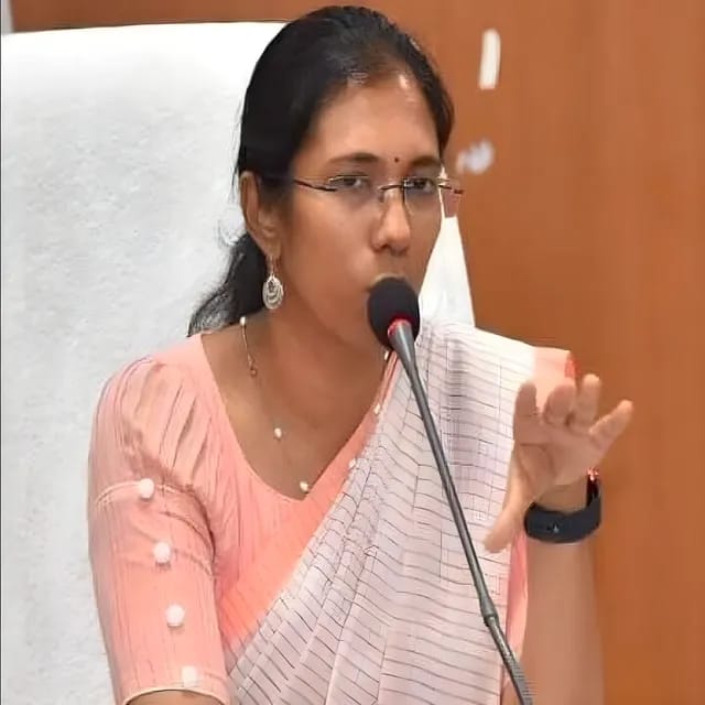 Collector Nagalakshmi : అక్రమ బ్రాండ్లపై గుంటూరు కలెక్టర్ నాగలక్ష్మి చర్యలు తీసుకుంటున్నారు