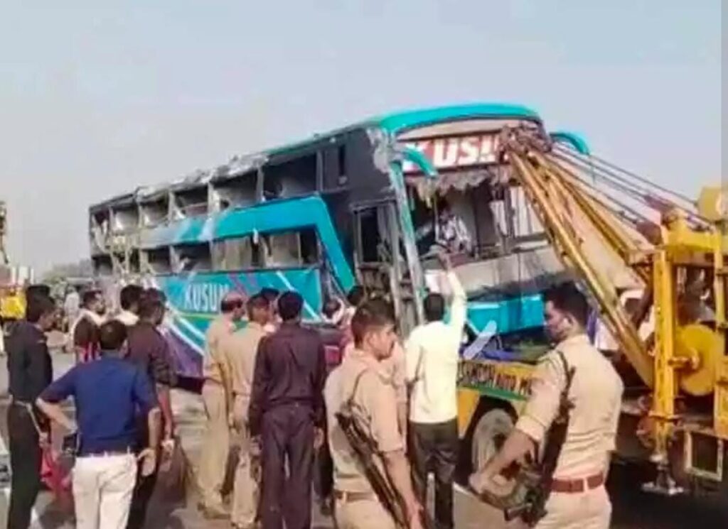 18 people died in a fatal road accident in Uttar Pradesh