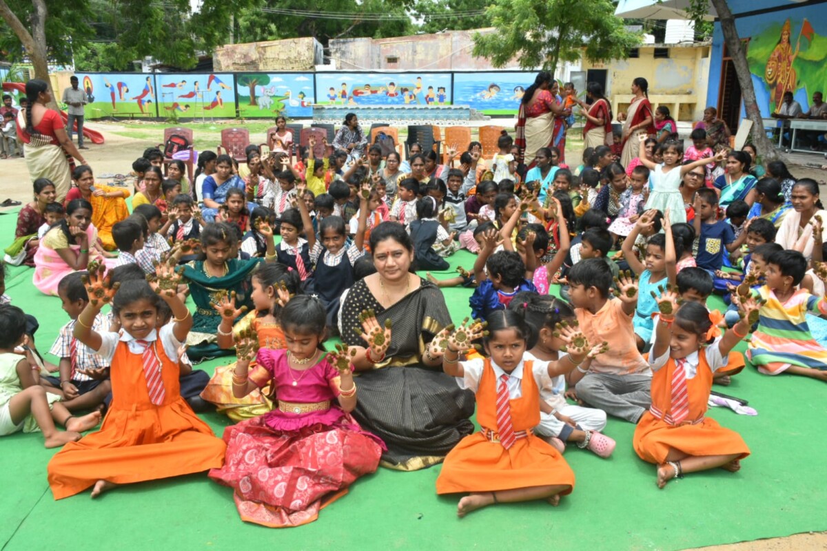 ఘనంగా మెహేంది కార్నిమల్ కార్యక్రమం నిర్వహించిన సోమవారపు లావణ్య