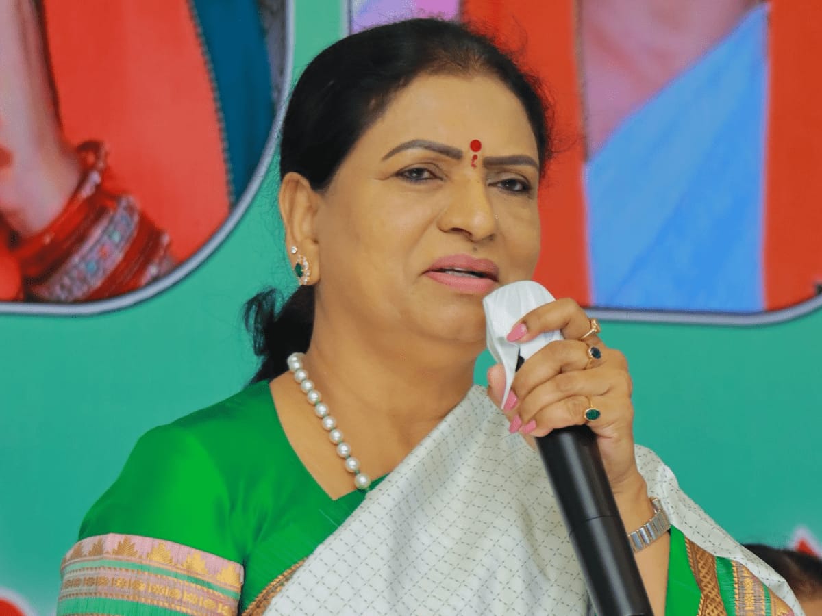 MP DK Aruna : రైతు రుణమాఫీ మార్గదర్శకాలపై బీజేపీ నేత MP డీకే అరుణ ఫైర్