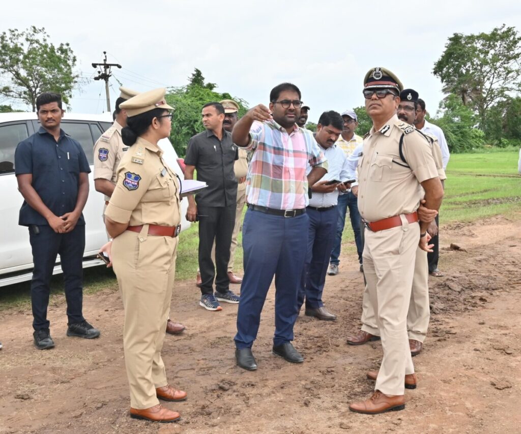 District Collector Koya Harsha made extensive arrangements for the visit of the ministers