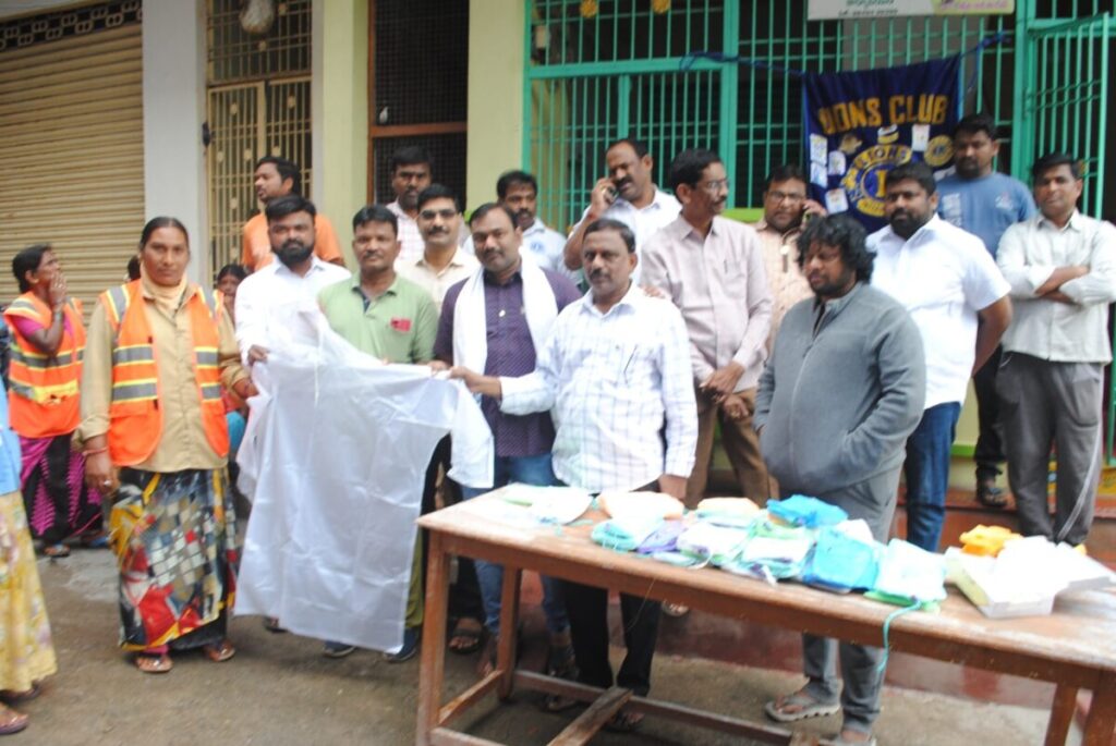 Distribution of raincoats to 50 holy workers in celebration of Ravikanti Shasidhar's birthday