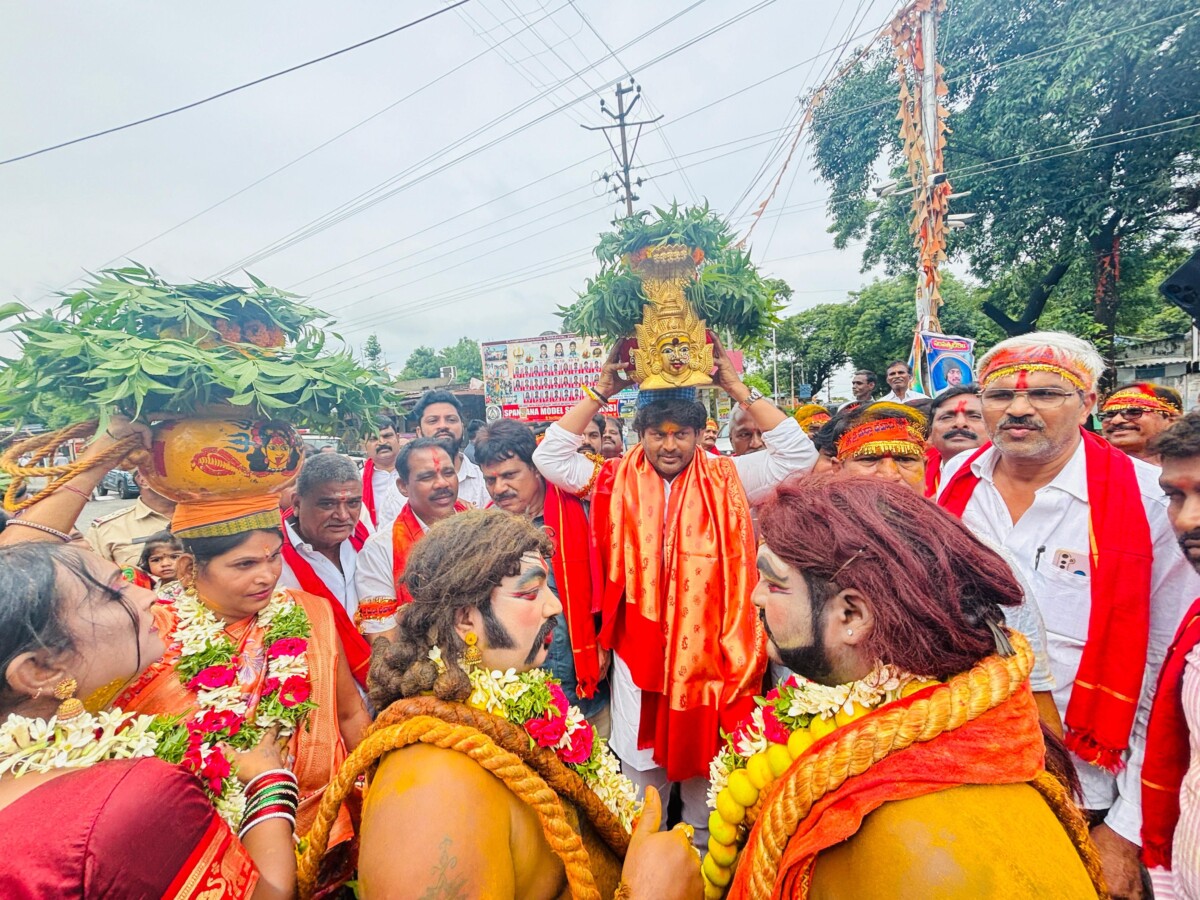 MLA Raj Thakur : OCP 3 కార్మికులతో కలిసి భోజనం ఎత్తుకున్న ఎమ్మెల్యే రాజ్ ఠాకూర్