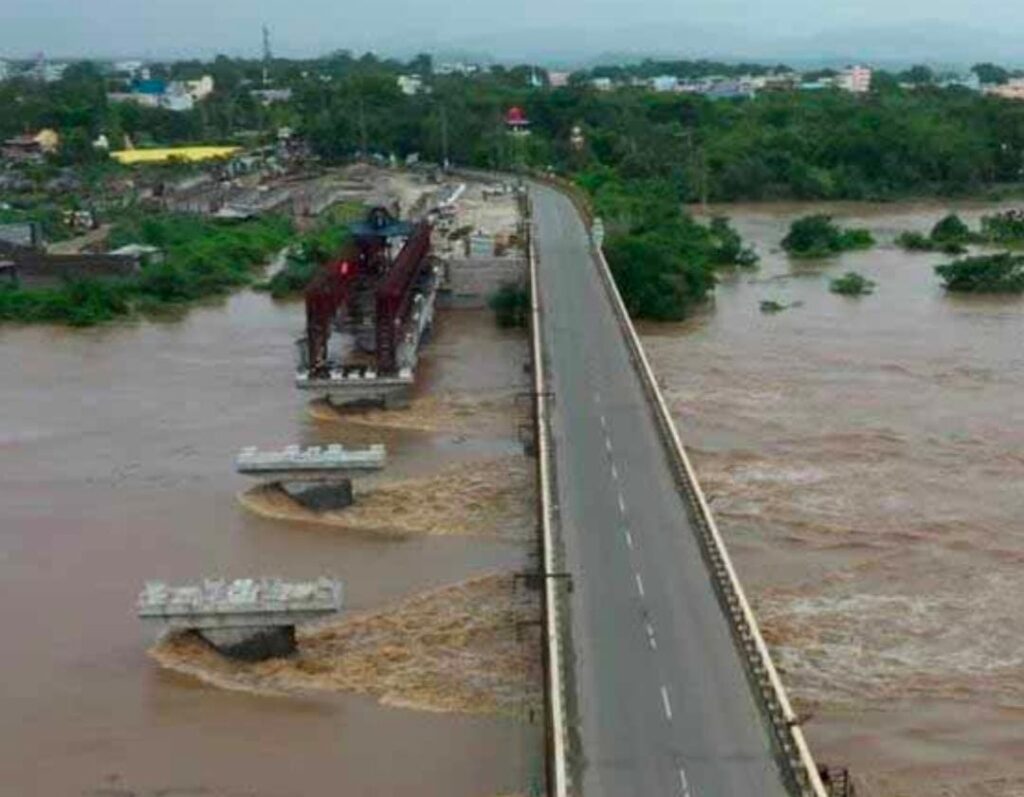 The raging Godavari at Bhadrachalam