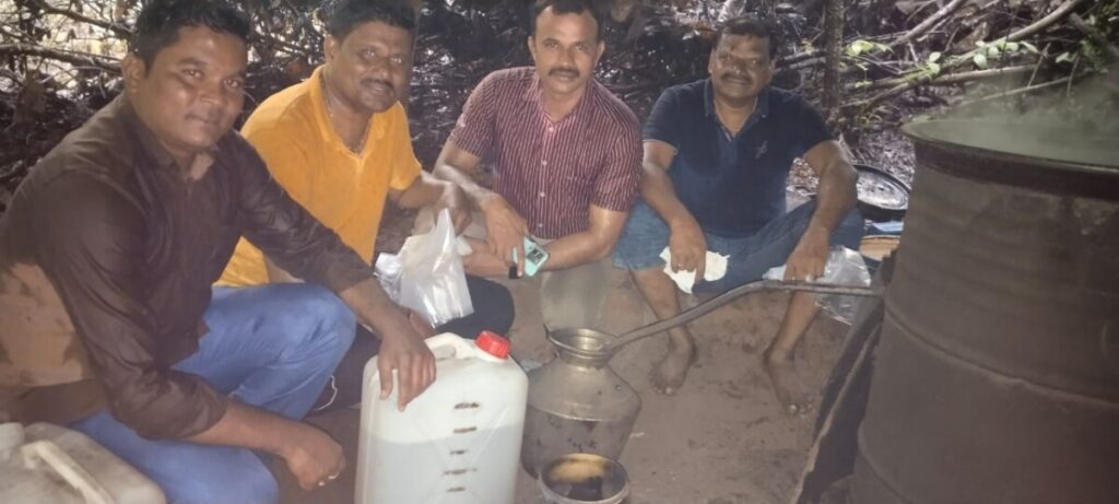 1000 liters of ready made jaggery drink destroyed by Gudumba in Begumpet suburb