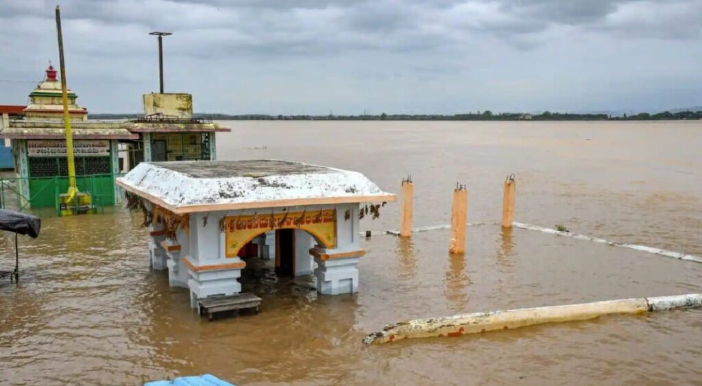 Heavy rains.. Rising water level of Godavari