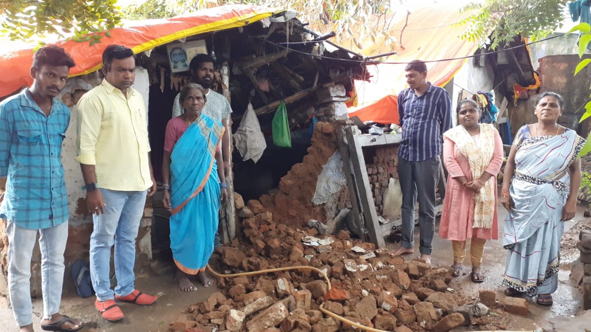 ఓసిపి త్రీ బ్లాస్టింగ్లు మరియు వర్షాల బీభత్సం వల్ల దళిత నిరుపేద మహిళా ఇంటి గోడ నేలమట్టం