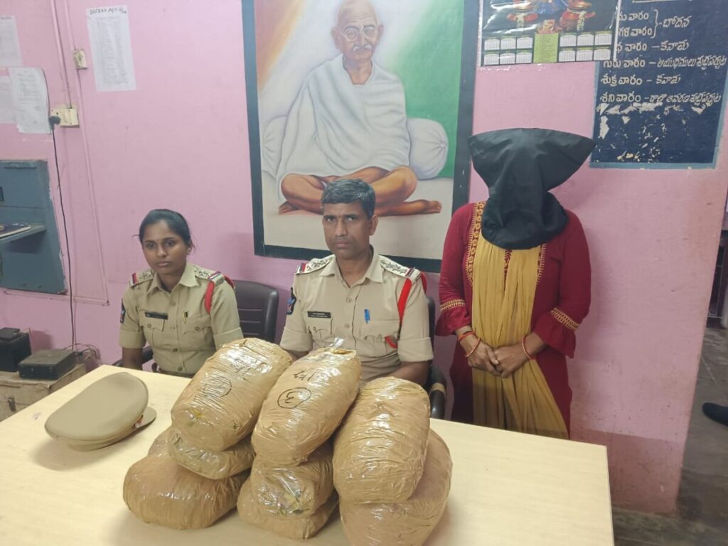 Woman arrested with 10 kg of ganja