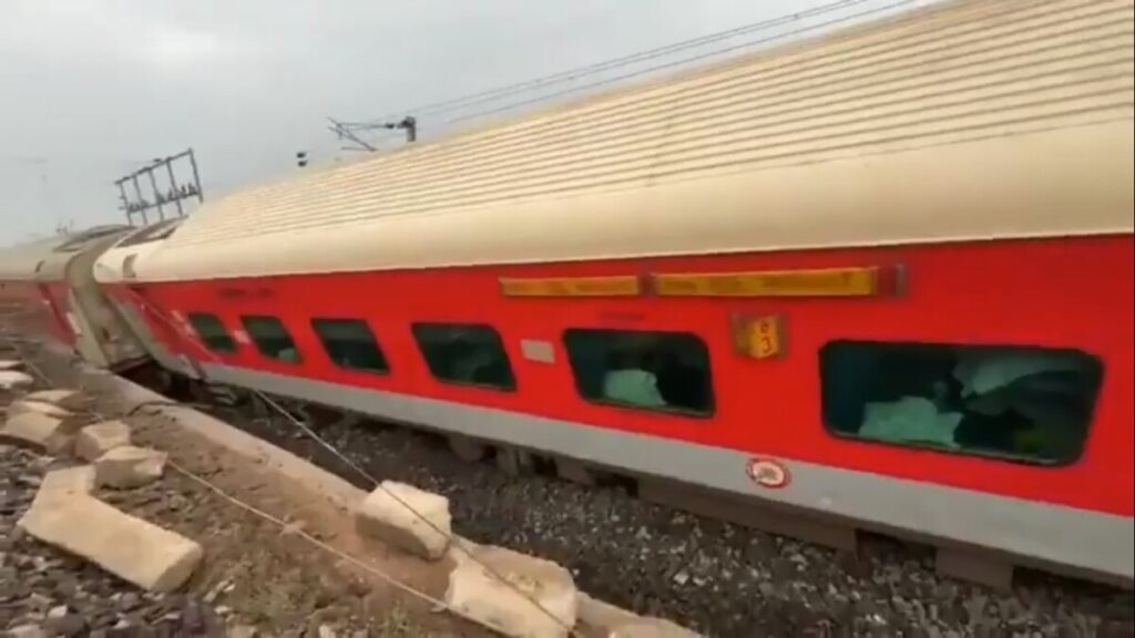 A train accident happened in Jharkhand
