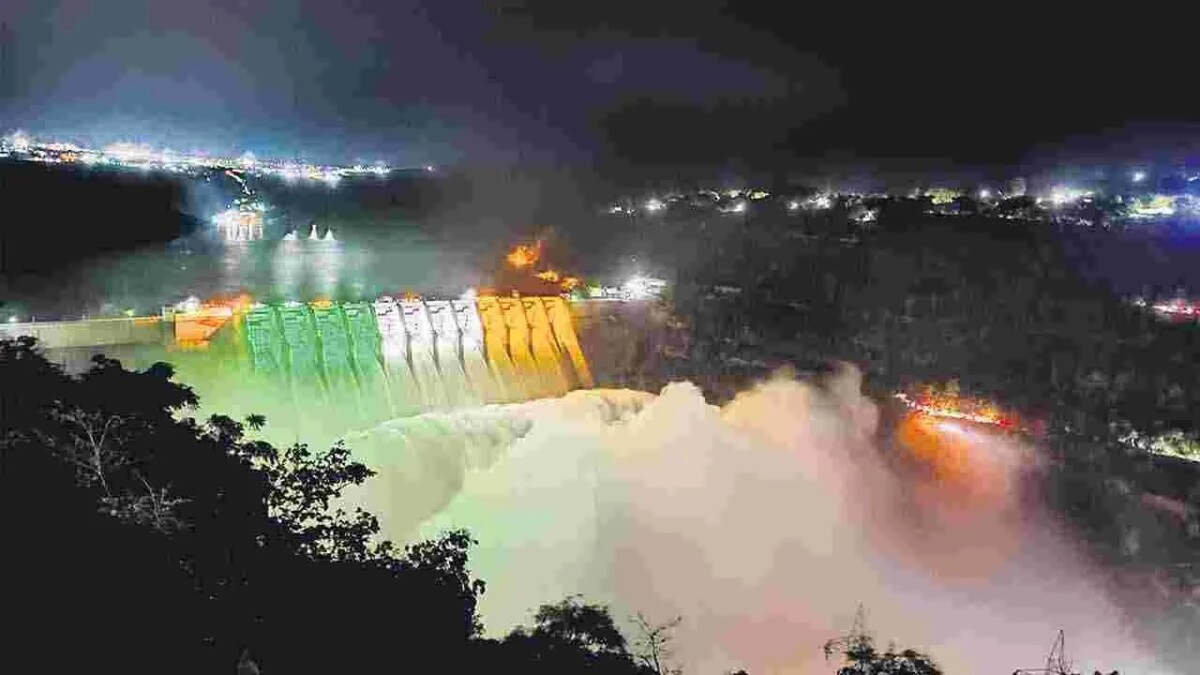 Srisailam : నిండు కుండలా శ్రీశైలం..పది గేట్లు ఎత్తి నీటి విడుదల!