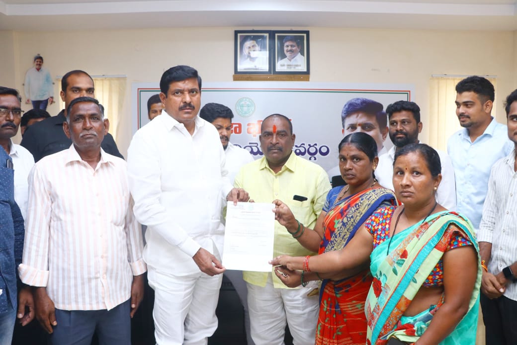 MLA BMR : బాధిత కుటుంబానికి ఎల్‌ఓసీ అందించిన ఎమ్మెల్యే BMR