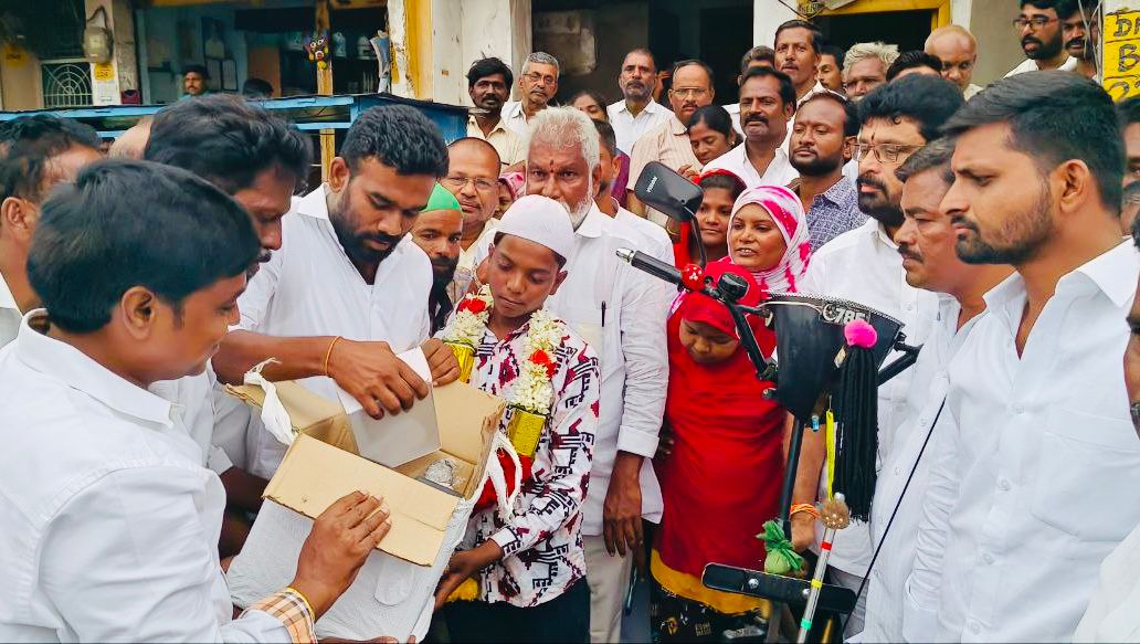 చిన్న వయుసలోనే బాలుని ప్రతిభకు పరిటాల శ్రీరామ్ ప్రసంశ