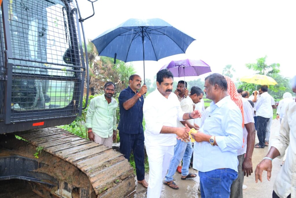 Vardhannapet MLA KR Nagaraju laid the foundation stone for the canal repair work