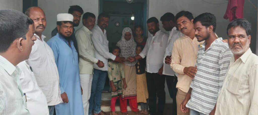 BJP leader Rajasekhar gave 5000 rupees to the family of Ibrahim who died in the accident.